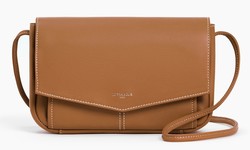 POCHETTE EN CUIR LISSE AVEC BANDOULIERE AMOVIBLE LE TANNEUR CHARLOTTE MARRON TAN TOTT3C01G05 www.sol