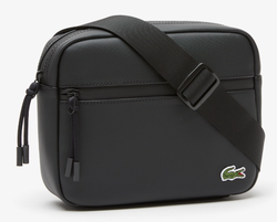 Sacoche homme Lacoste en petit piqu noir NH4046LV 000 www.solene-maroquinerie.fr