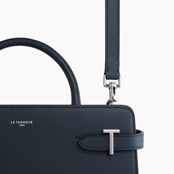 SAC A MAIN MOYEN MODELE LE TANNEUR EMILIE EN CUIR GRAIN BLEU CREPUSCULE TEMI1614B01 www.solene-maro