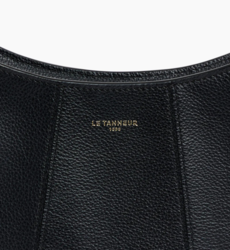 PETIT SAC DEMI LUNE LE TANNEUR JULIETTE EN CUIR GRAIN NOIR TJET1050N01 www.solene-maroquinerie.fr