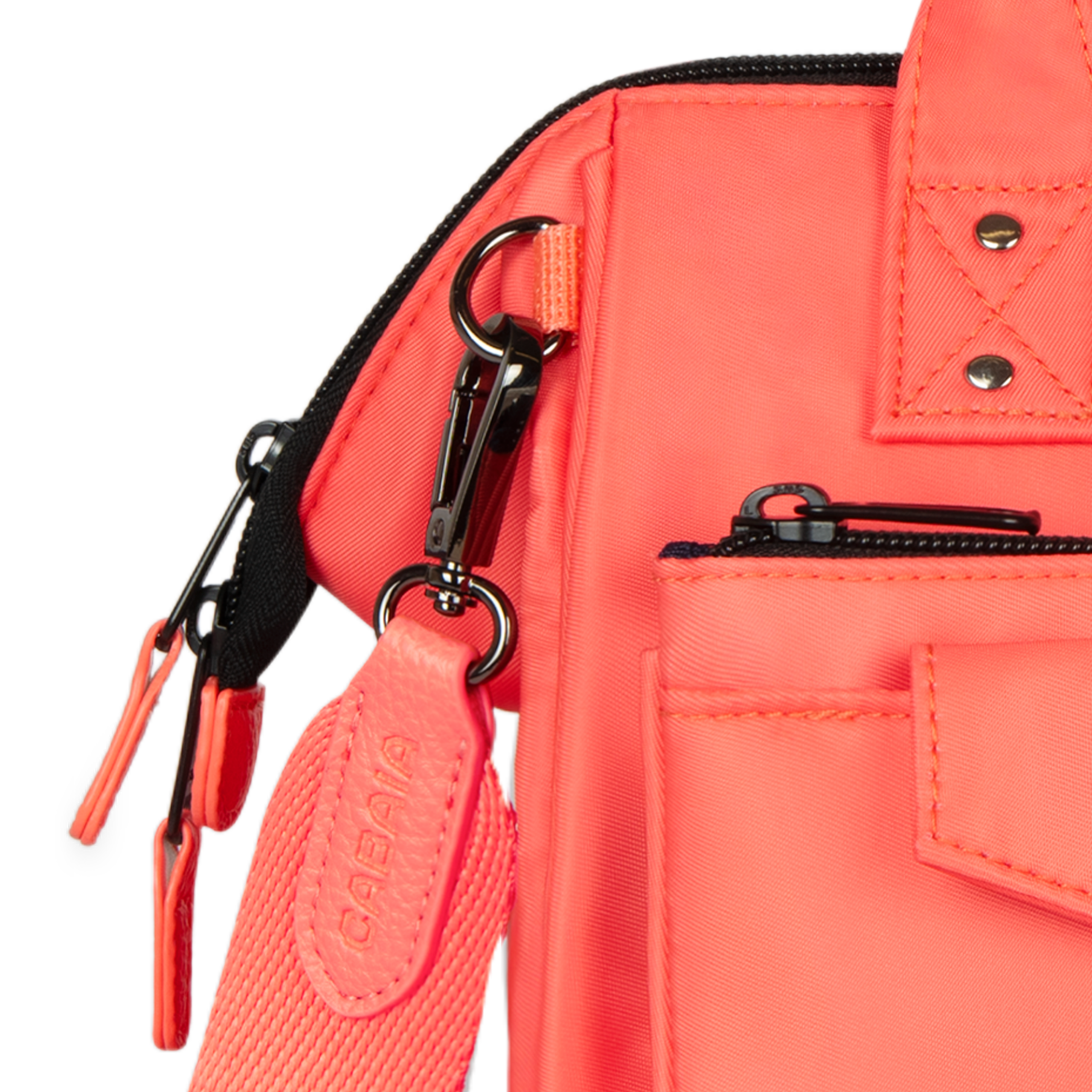 SAC EN BANDOULIERE CROSSBODY ADVENTURER M BARI www.solene-maroquinerie.fr 5