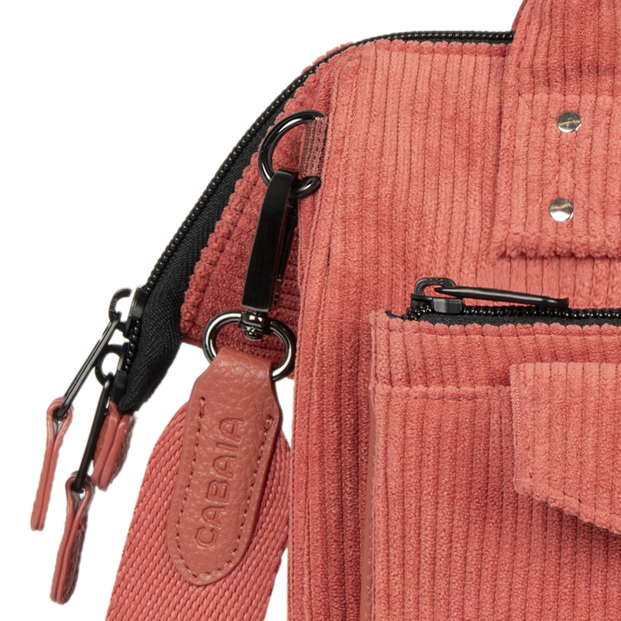 SAC EN BANDOULIERE CROSSBODY ADVENTURER M CABAIA NEWCASTLE www.solene-maroquinerie.fr 5